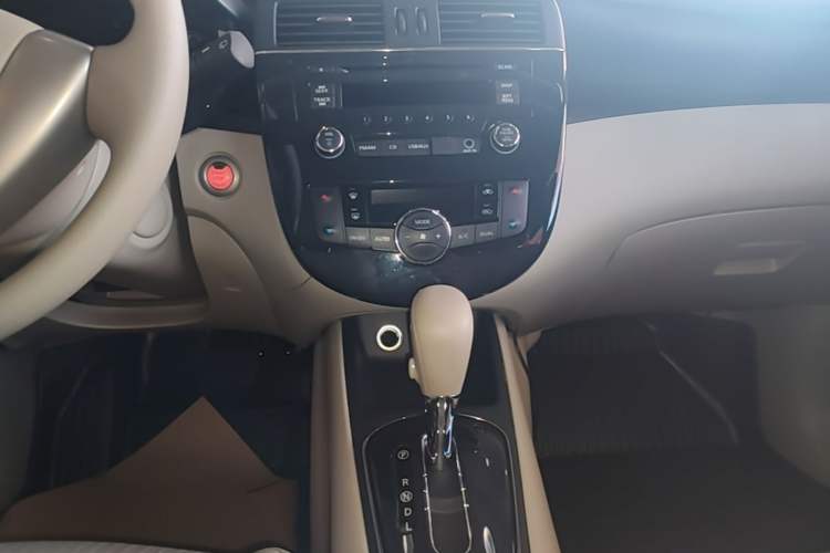 Used Nissan Tiida 2014 1.6L CVT Smart Model Audio And AC Panel