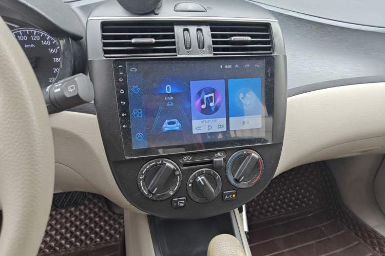 Used Nissan Tiida 2014 1.6L CVT Comfort Model Audio And AC Panel
