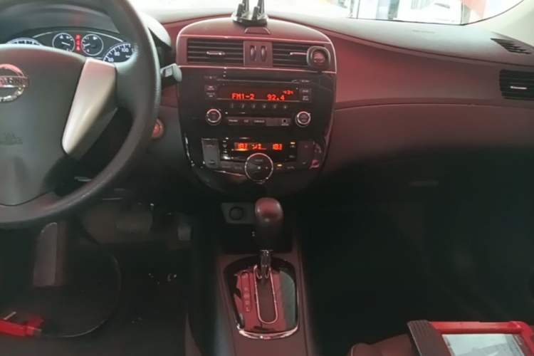 Used Nissan Tiida 2014 1.6L CVT Cool Cafe Edition Audio And AC Panel