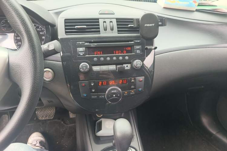 Used Nissan Tiida 2014 1.6L CVT Smart Model Audio And AC Panel