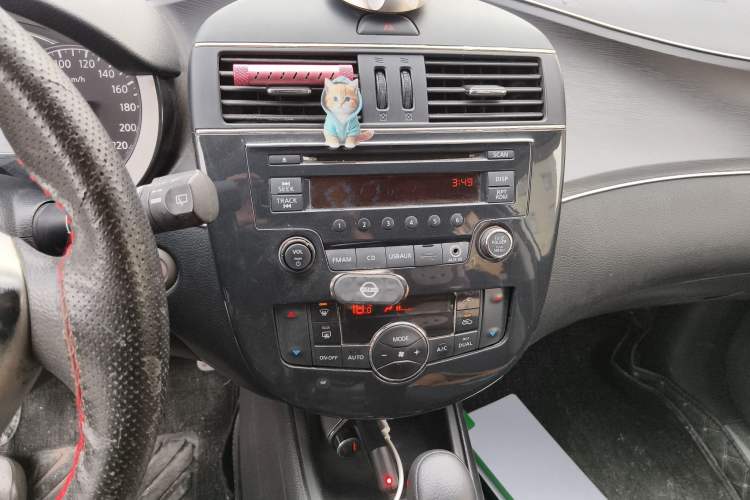 Used Nissan Tiida 2014 1.6L CVT Smart Model Audio And AC Panel