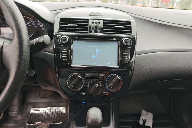 Used Nissan Tiida 2014 1.6L CVT Comfort Model Audio And AC Panel