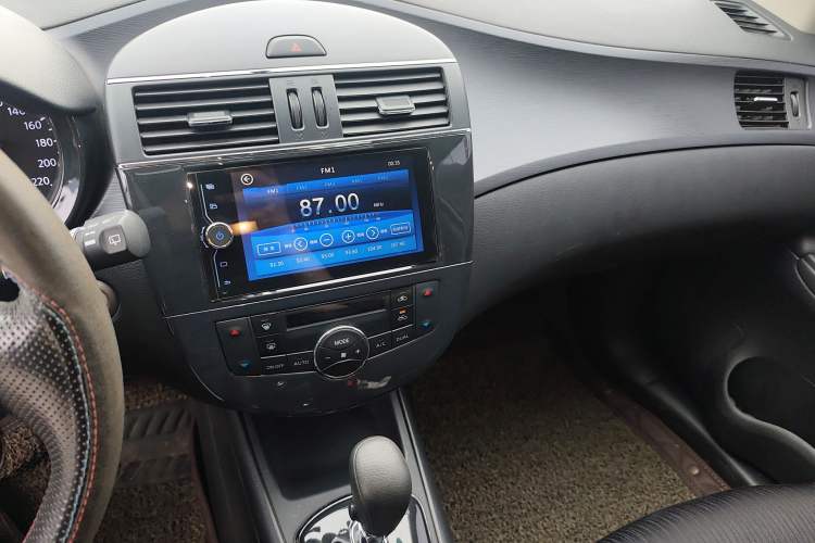 Used Nissan Tiida 2014 1.6L CVT Smart Model Audio And AC Panel