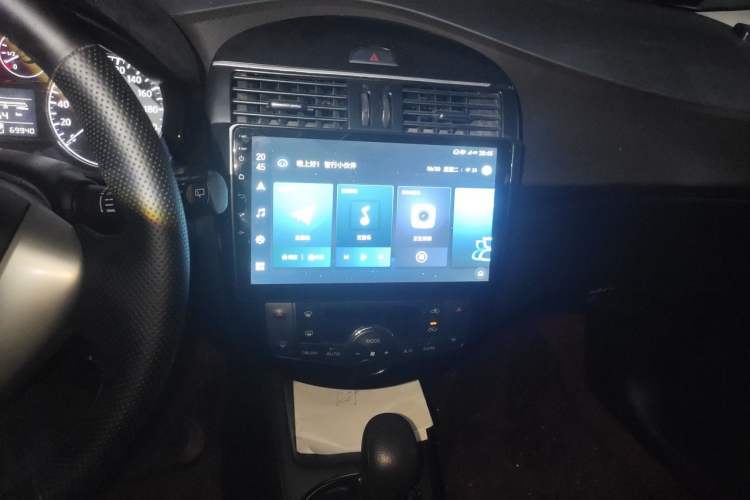 Used Nissan Tiida 2014 1.6L CVT Cool Cafe Edition Audio And AC Panel