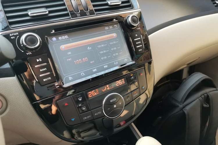 Used Nissan Tiida 2014 1.6L CVT Smart Model Audio And AC Panel