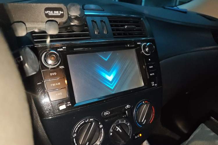 Used Nissan Tiida 2014 1.6L CVT Comfort Model Audio And AC Panel