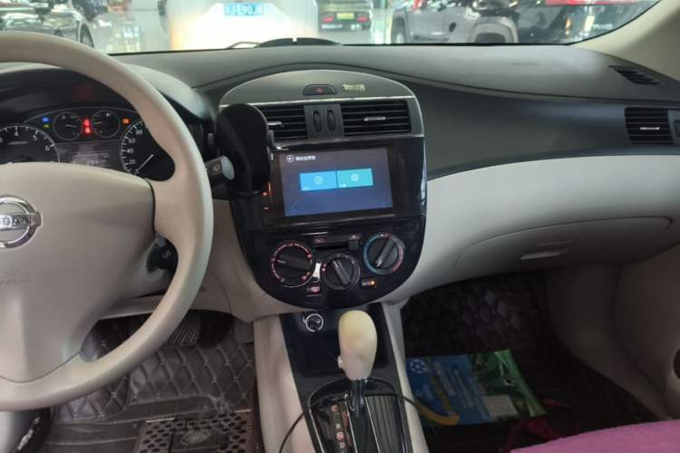 Used Nissan Tiida 2014 1.6L CVT Comfort Model Audio And AC Panel
