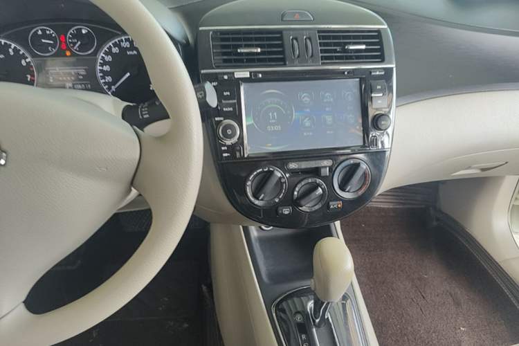 Used Nissan Tiida 2014 1.6L CVT Comfort Model Audio And AC Panel