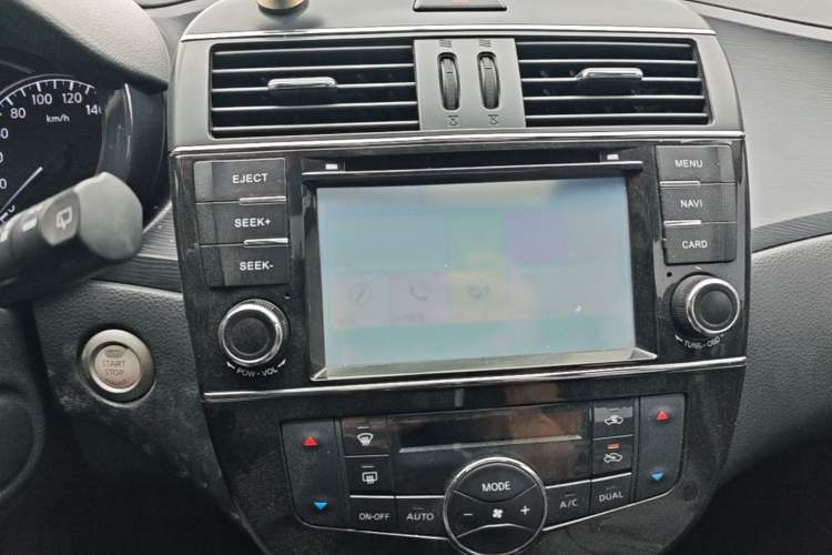 Used Nissan Tiida 2014 1.6L CVT Smart Model Audio And AC Panel