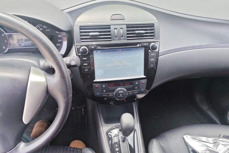 Used Nissan Tiida 2014 1.6L CVT Smart Model Audio And AC Panel
