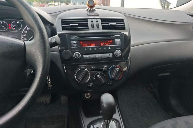 Used Nissan Tiida 2014 1.6L CVT Comfort Model Audio And AC Panel