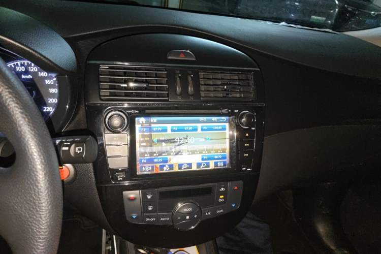 Used Nissan Tiida 2014 1.6L CVT Smart Model Audio And AC Panel