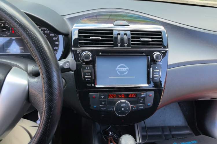Used Nissan Tiida 2014 1.6L CVT Smart Model Audio And AC Panel