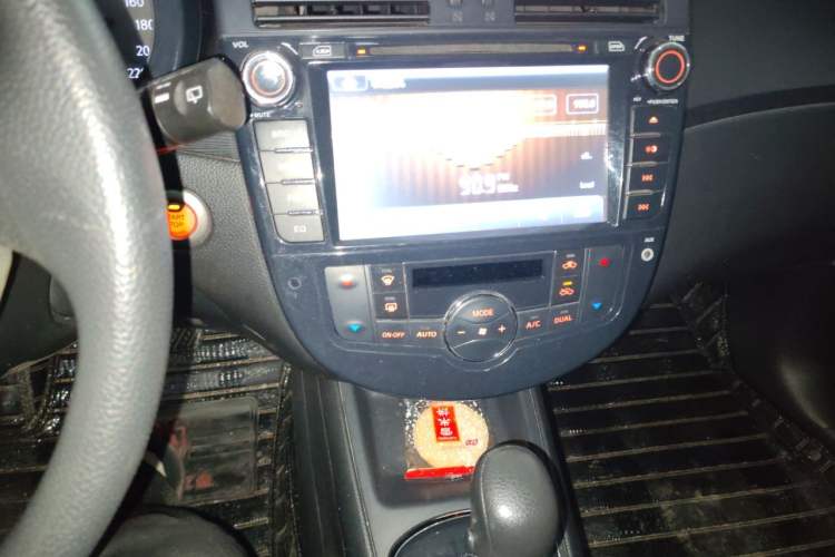 Used Nissan Tiida 2014 1.6L CVT Smart Model Audio And AC Panel