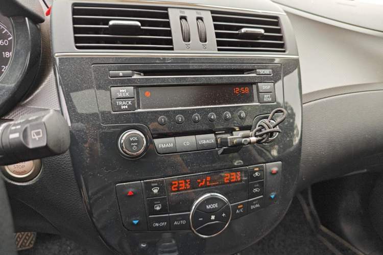 Used Nissan Tiida 2014 1.6L CVT Cool Cafe Edition Audio And AC Panel