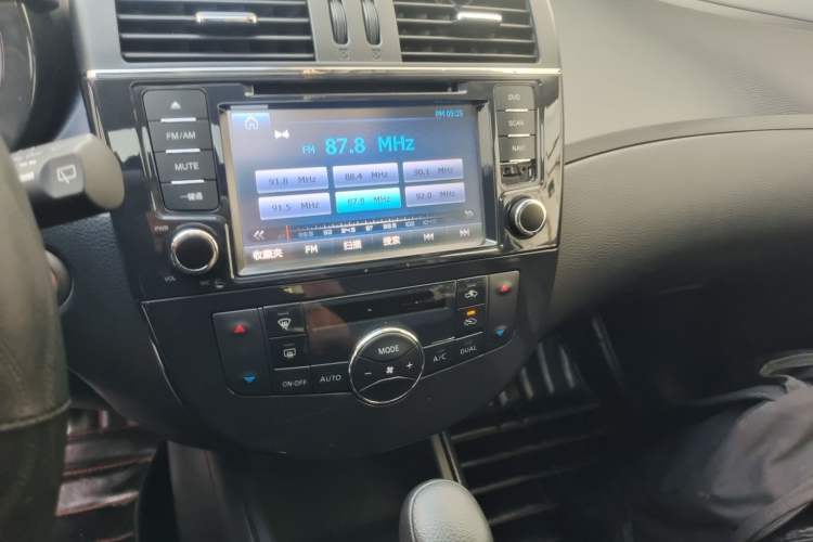 Used Nissan Tiida 2014 1.6L CVT Smart Model Audio And AC Panel