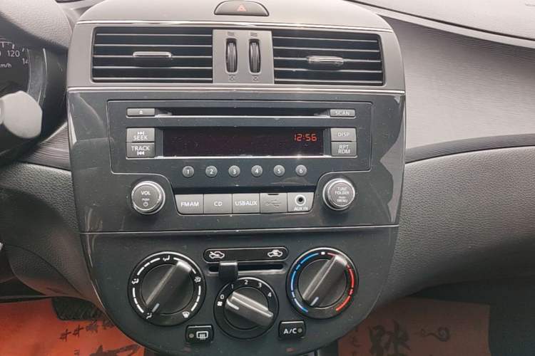 Used Nissan Tiida 2014 1.6L CVT Comfort Model Audio And AC Panel