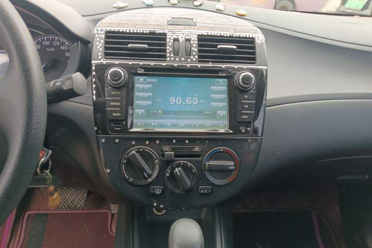 Used Nissan Tiida 2014 1.6L CVT Comfort Model Audio And AC Panel