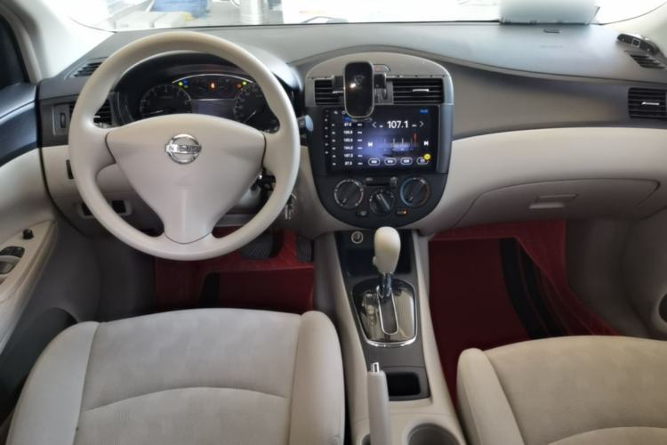 Used Nissan Tiida 2014 1.6L CVT Comfort Model Center Console