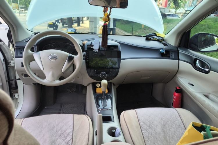 Used Nissan Tiida 2014 1.6L CVT Smart Model Center Console