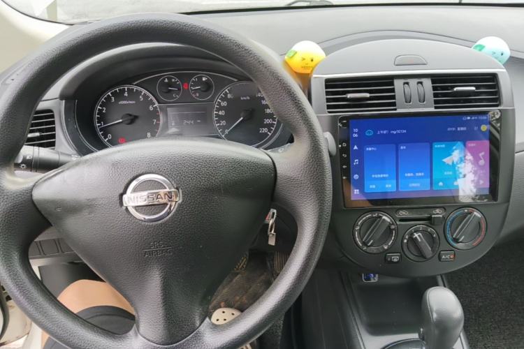 Used Nissan Tiida 2014 1.6L CVT Comfort Model Center Console