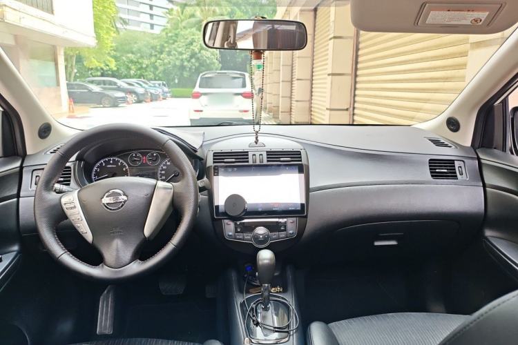 Used Nissan Tiida 2014 1.6L CVT Smart Model Center Console