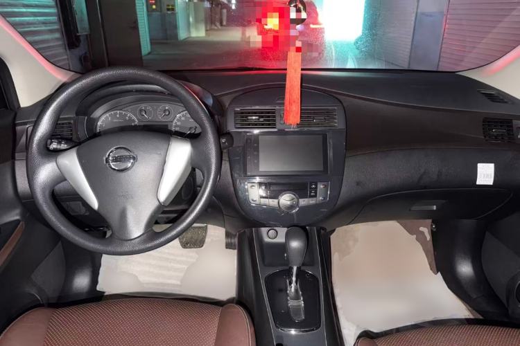 Used Nissan Tiida 2014 1.6L CVT Cool Cafe Edition Center Console
