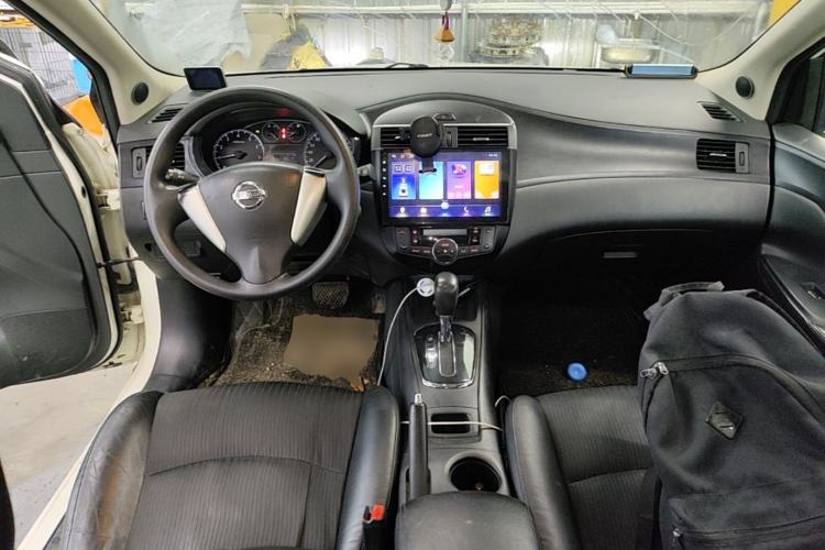 Used Nissan Tiida 2014 1.6L CVT Smart Model Center Console