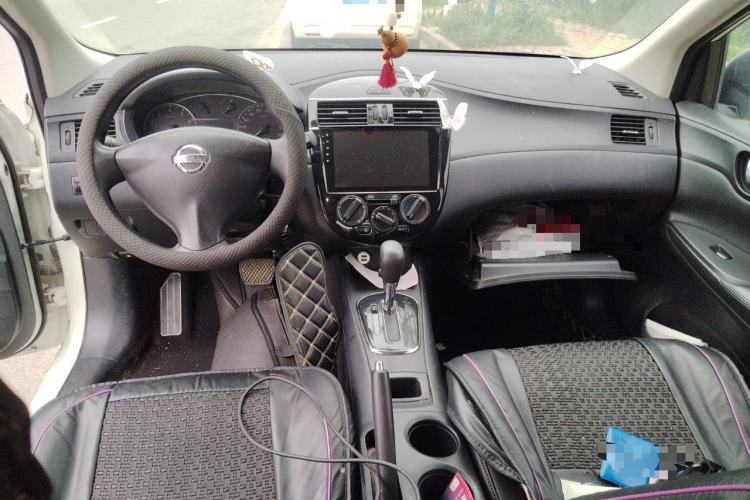 Used Nissan Tiida 2014 1.6L CVT Comfort Model Center Console