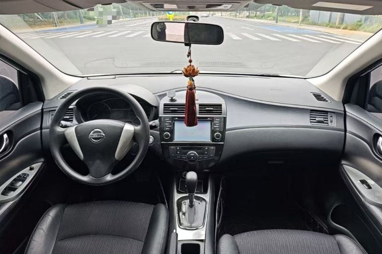 Used Nissan Tiida 2014 1.6L CVT Smart Model Center Console