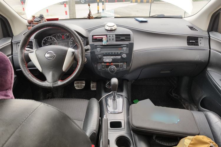Used Nissan Tiida 2014 1.6L CVT Smart Model Center Console