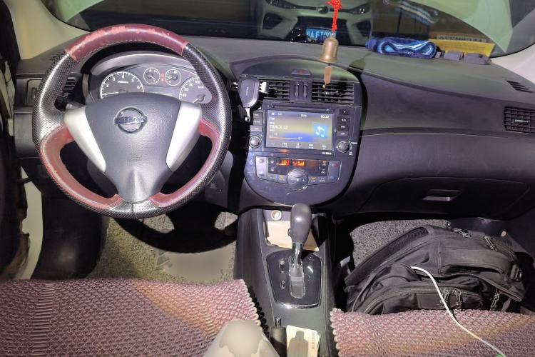 Used Nissan Tiida 2014 1.6L CVT Smart Model Center Console