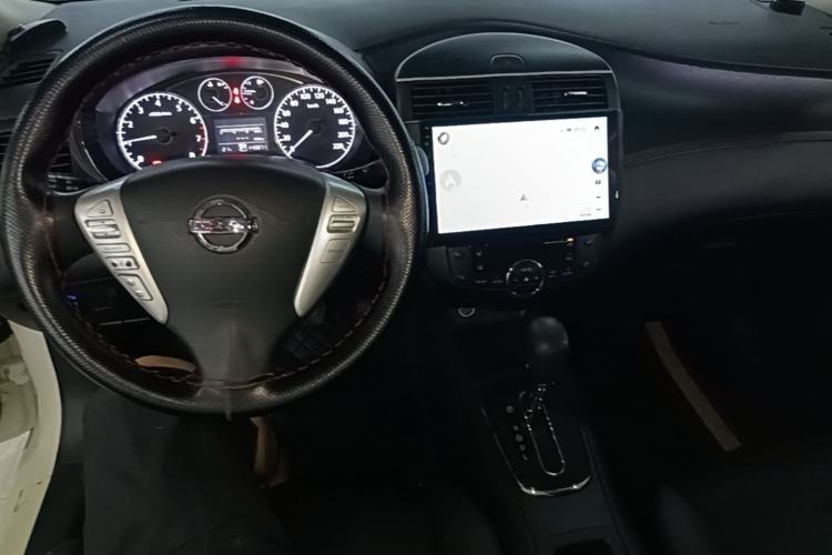 Used Nissan Tiida 2014 1.6L CVT Smart Model Center Console