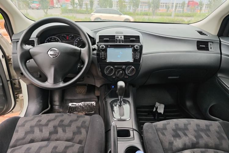 Used Nissan Tiida 2014 1.6L CVT Comfort Model Center Console