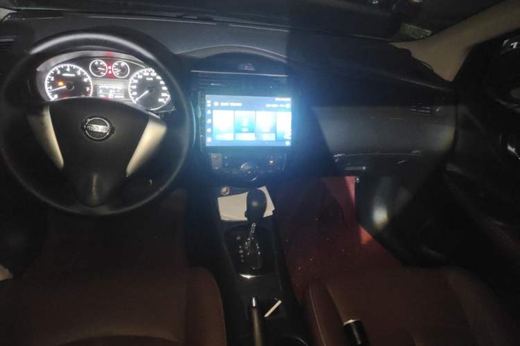 Used Nissan Tiida 2014 1.6L CVT Cool Cafe Edition Center Console