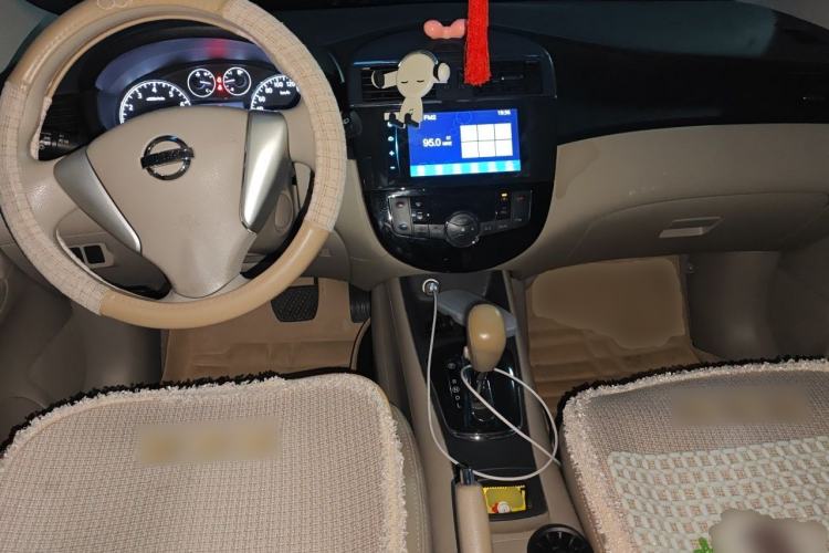 Used Nissan Tiida 2014 1.6L CVT Cool Cafe Edition Center Console
