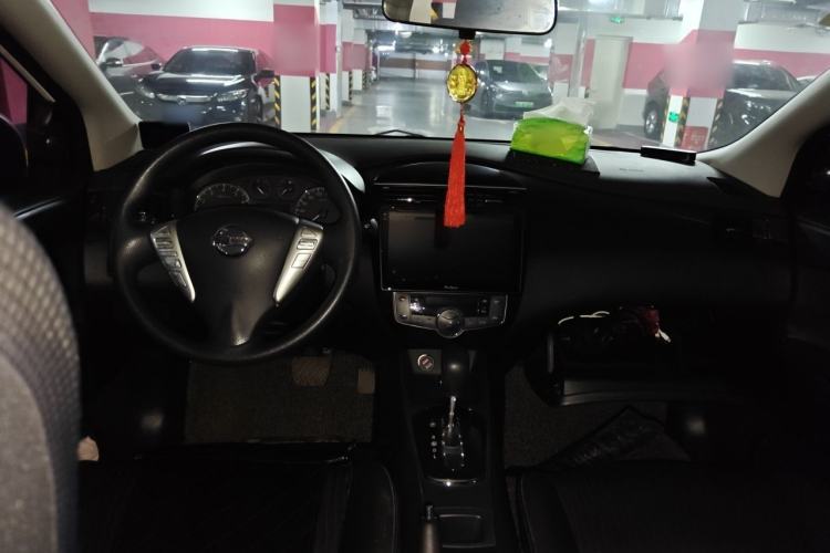 Used Nissan Tiida 2014 1.6L CVT Smart Model Center Console