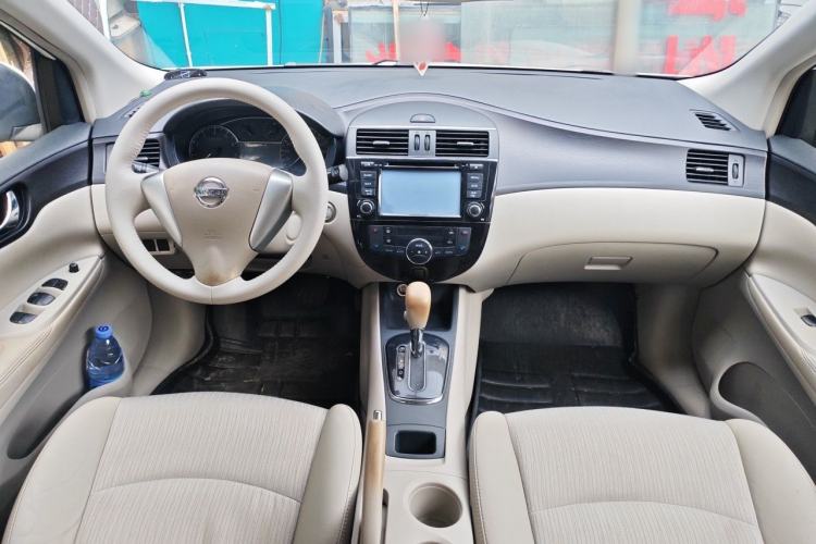 Used Nissan Tiida 2014 1.6L CVT Smart Model Center Console