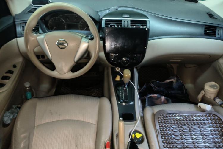 Used Nissan Tiida 2014 1.6L CVT Smart Model Center Console
