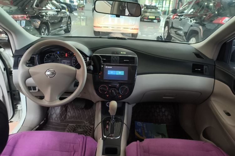 Used Nissan Tiida 2014 1.6L CVT Comfort Model Center Console