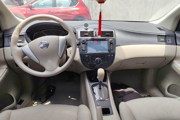 Used Nissan Tiida 2014 1.6L CVT Smart Model Center Console