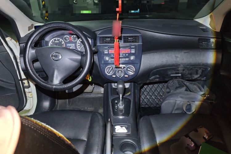 Used Nissan Tiida 2014 1.6L CVT Comfort Model Center Console