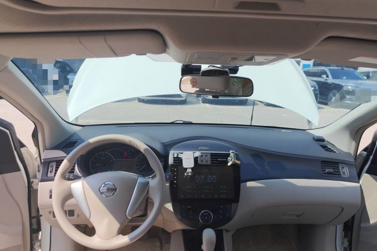 Used Nissan Tiida 2014 1.6L CVT Smart Model Center Console
