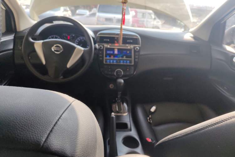 Used Nissan Tiida 2014 1.6L CVT Smart Model Center Console