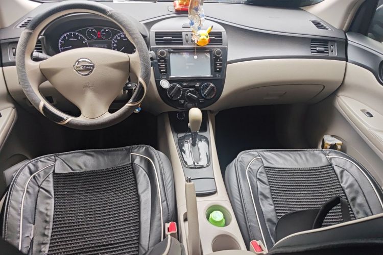 Used Nissan Tiida 2014 1.6L CVT Smart Model Center Console
