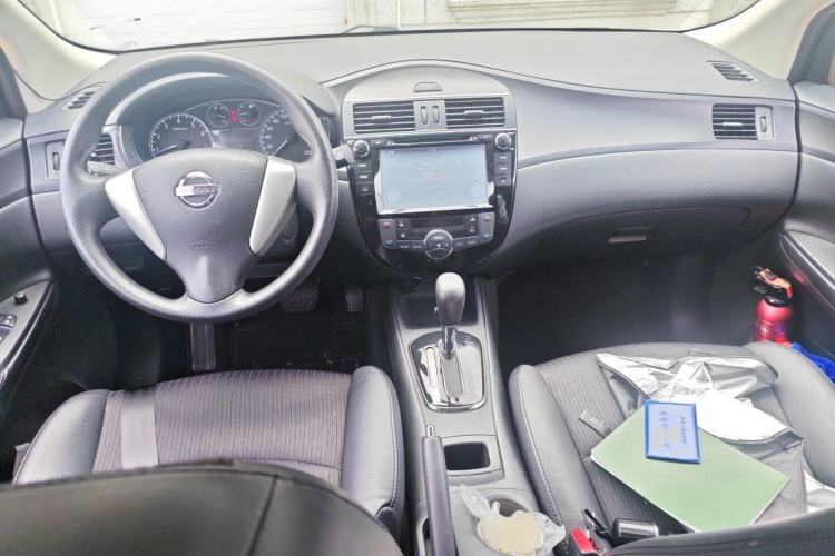 Used Nissan Tiida 2014 1.6L CVT Smart Model Center Console