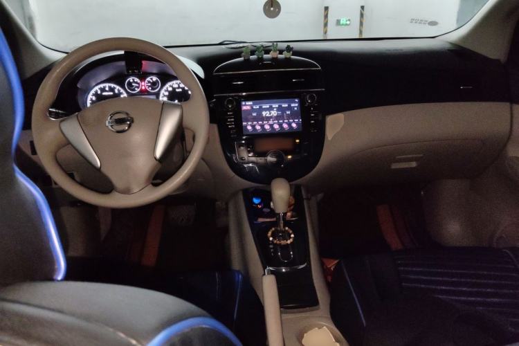 Used Nissan Tiida 2014 1.6L CVT Smart Model Center Console