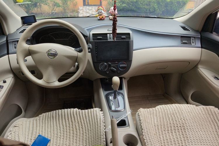 Used Nissan Tiida 2014 1.6L CVT Comfort Model Center Console