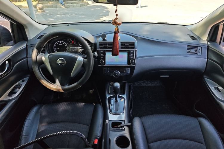 Used Nissan Tiida 2014 1.6L CVT Smart Model Center Console