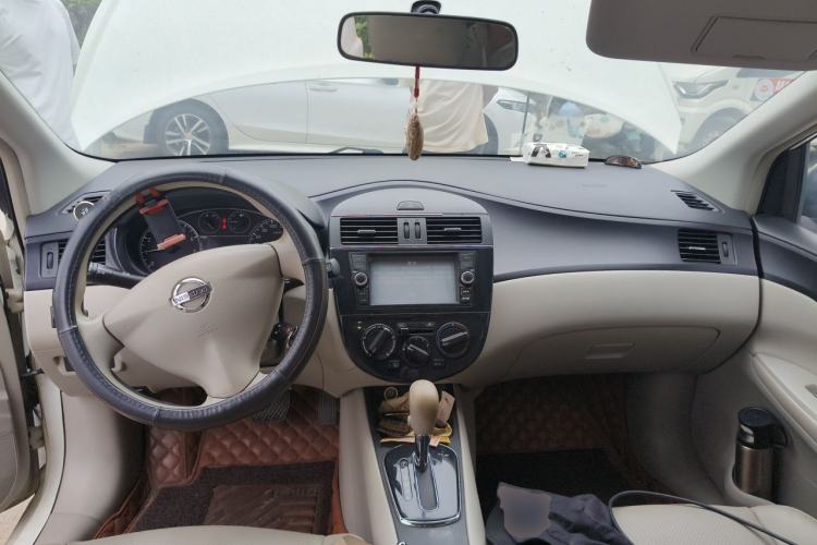 Used Nissan Tiida 2014 1.6L CVT Comfort Model Center Console